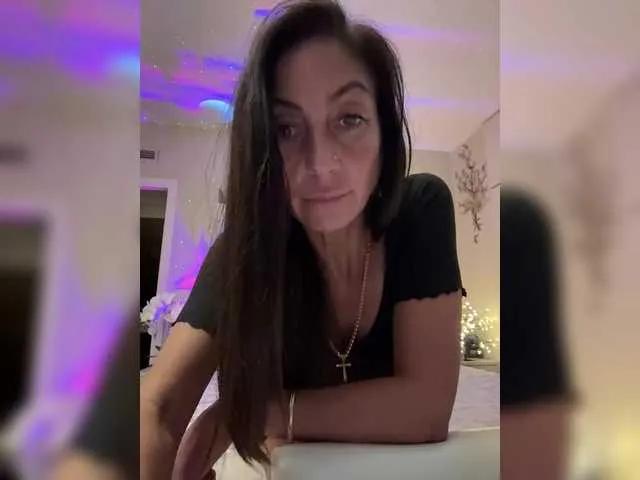 Discover IrinkaGata, she wants to masturbate for you IrinkaGata from BongaCams