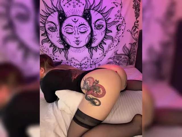 Explore naked model Villanelle Villanelle from BongaCams