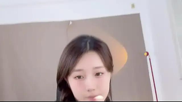 Explore StripChat's Yiyi5588 yiyi5588 from StripChat