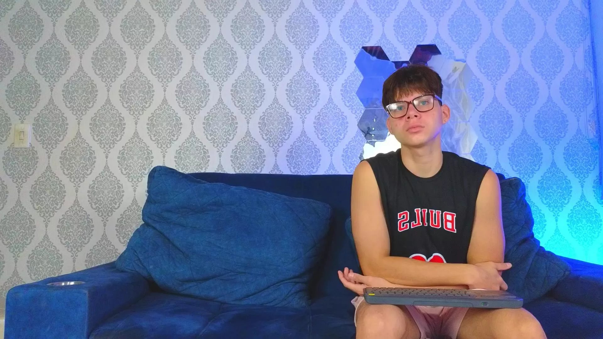 Offline Angel_boyy2 on Cam4