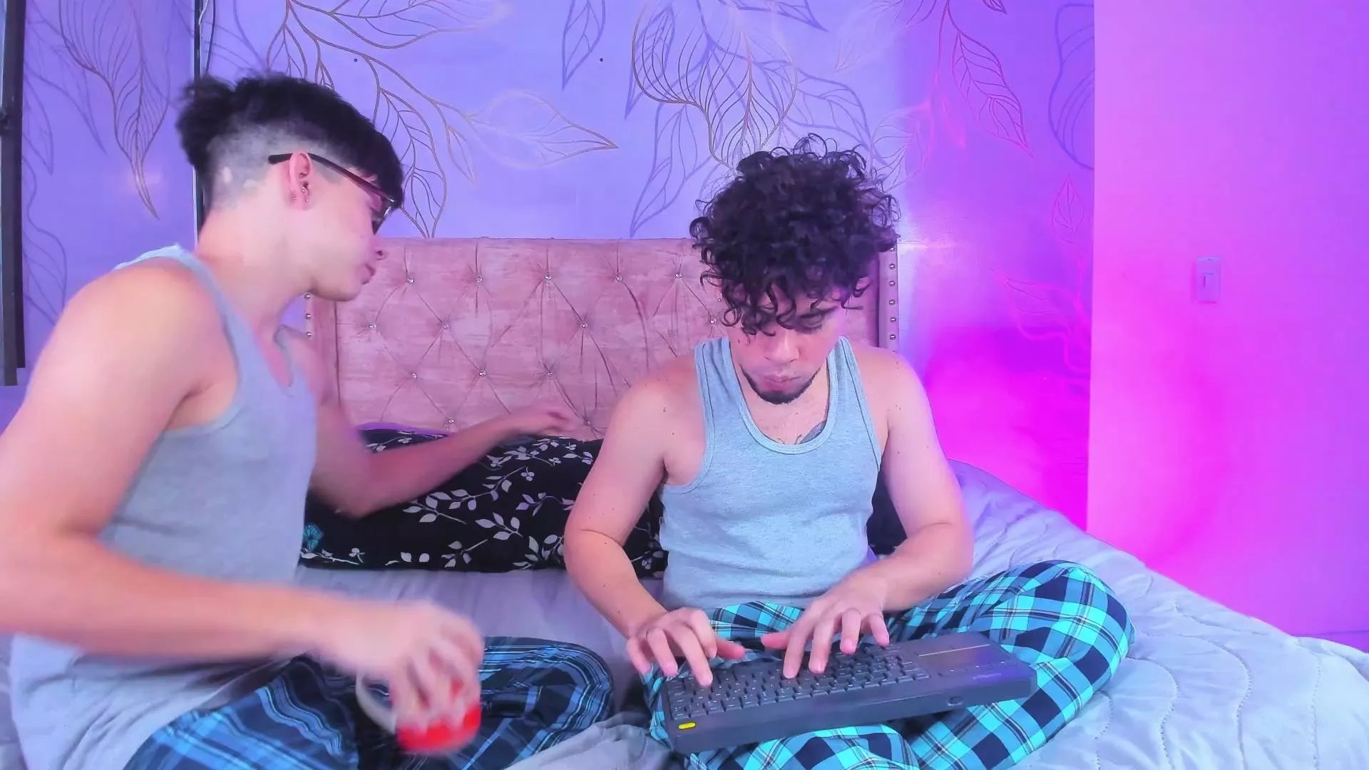 Offline Angel_boyy2 on Cam4