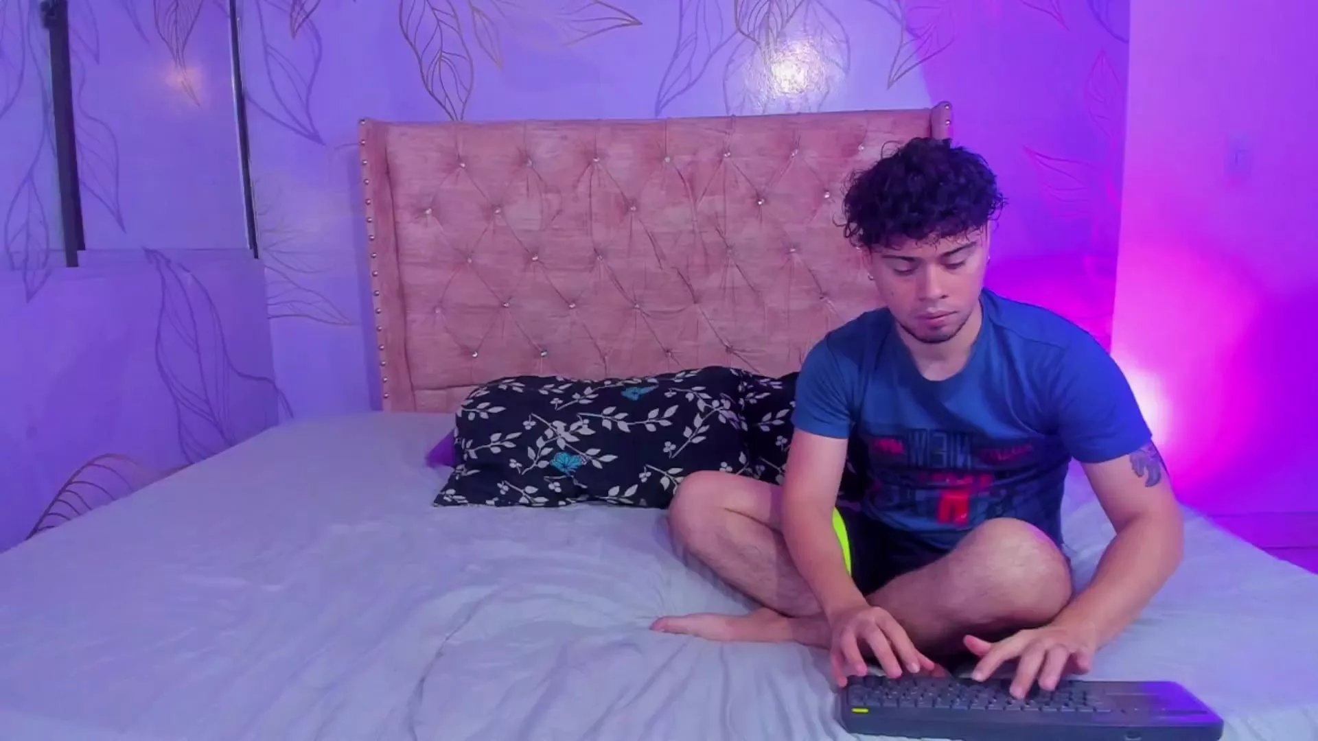 Offline Angel_boyy2 on Cam4