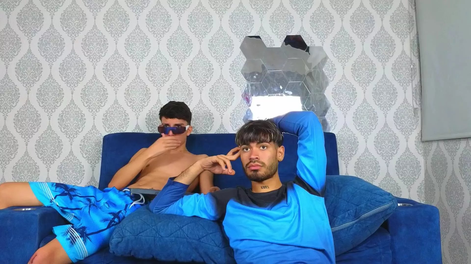 Offline Angel_boyy2 on Cam4