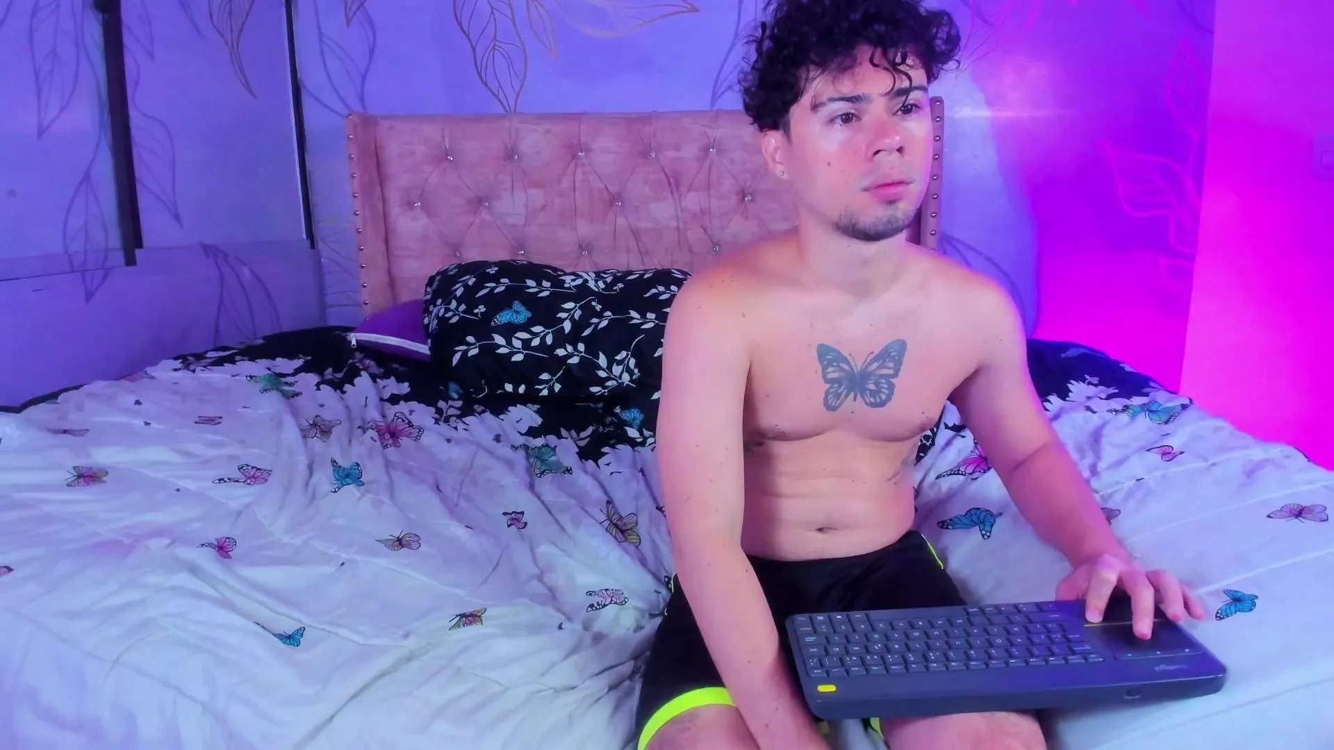 Offline Angel_boyy2 on Cam4