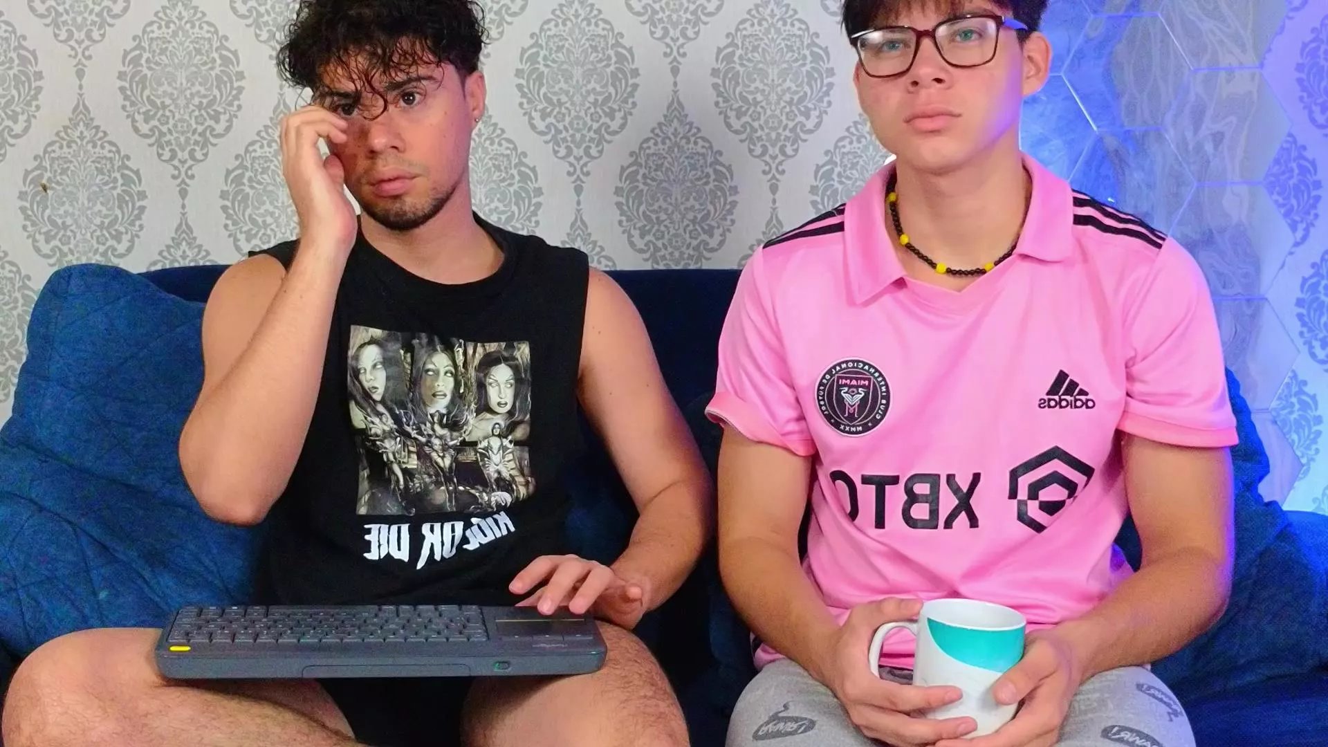 Offline Angel_boyy2 on Cam4