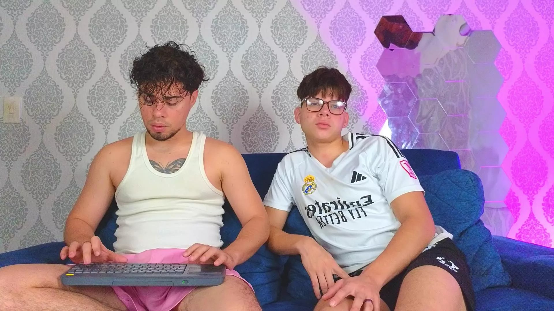 Offline Angel_boyy2 on Cam4