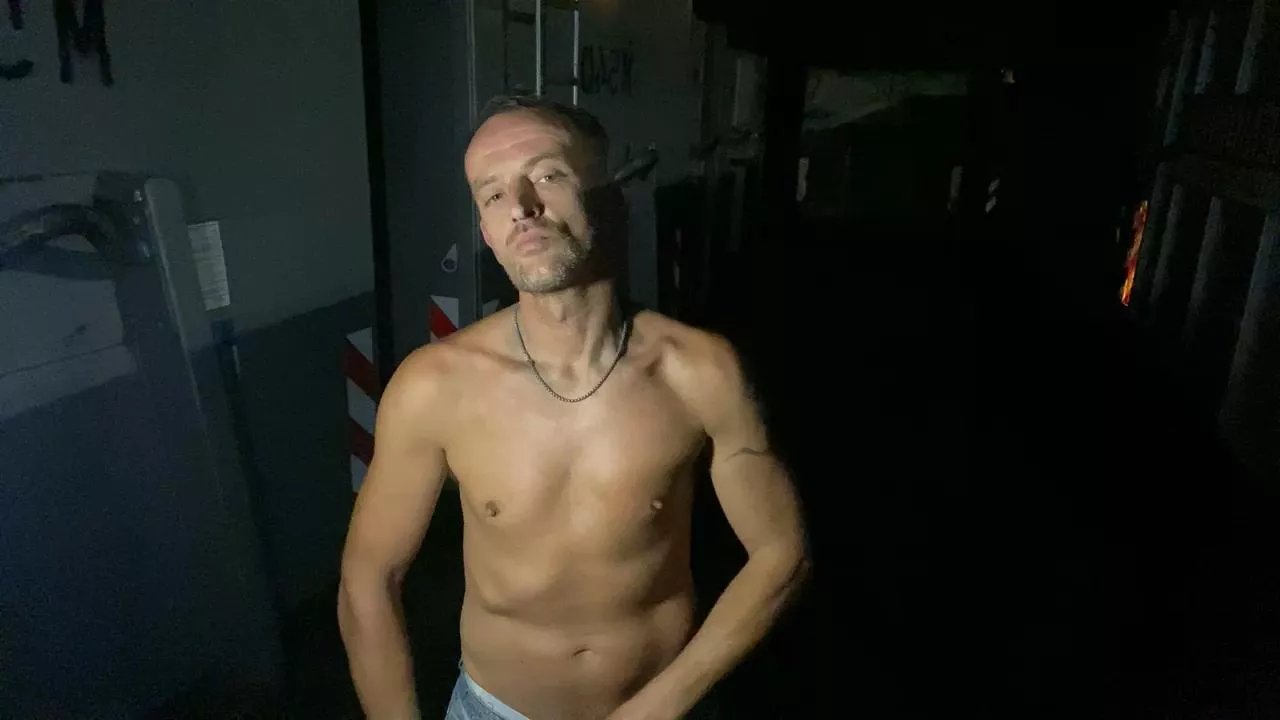 Offline darksecret_Lar on Cam4