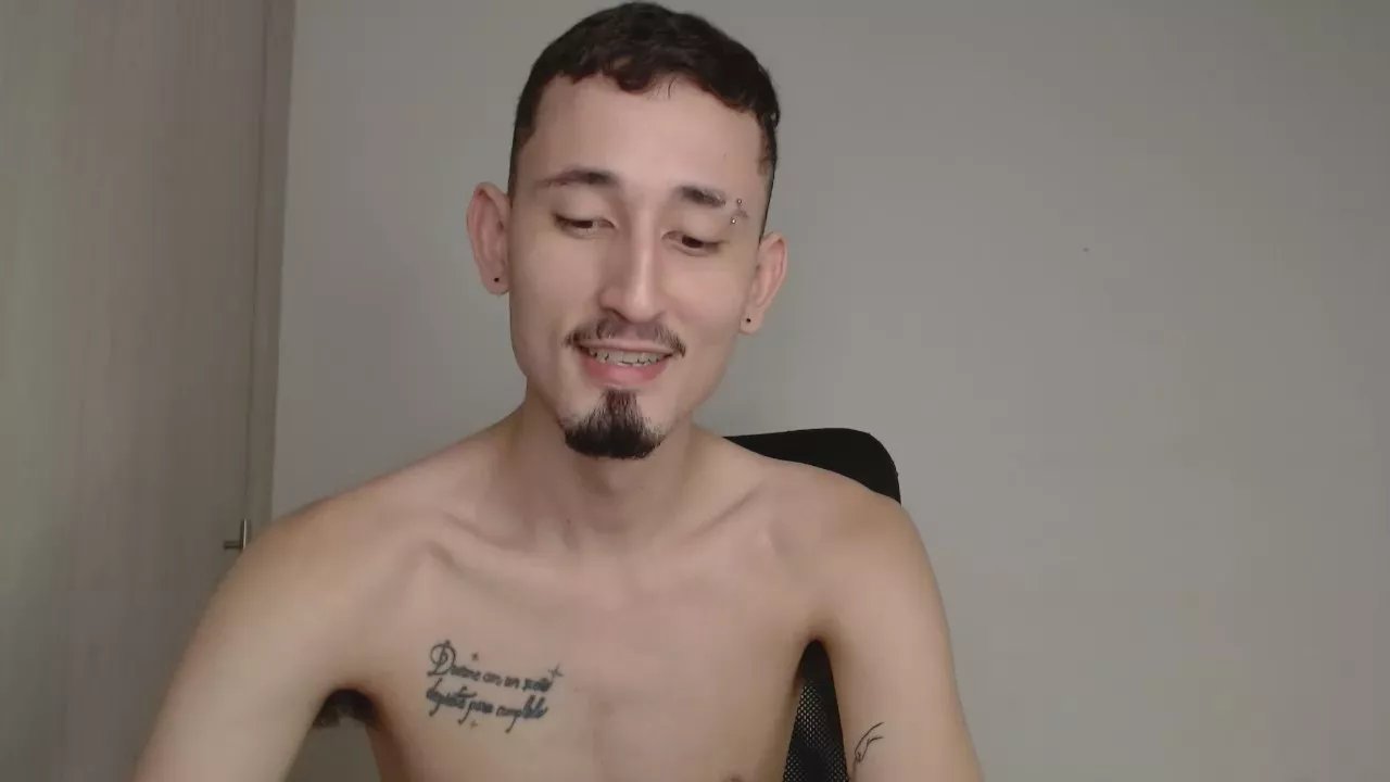 Offline enzo_08_xxx on Cam4