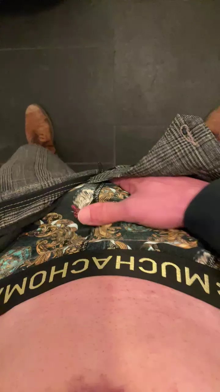 Offline Findout86 on Cam4