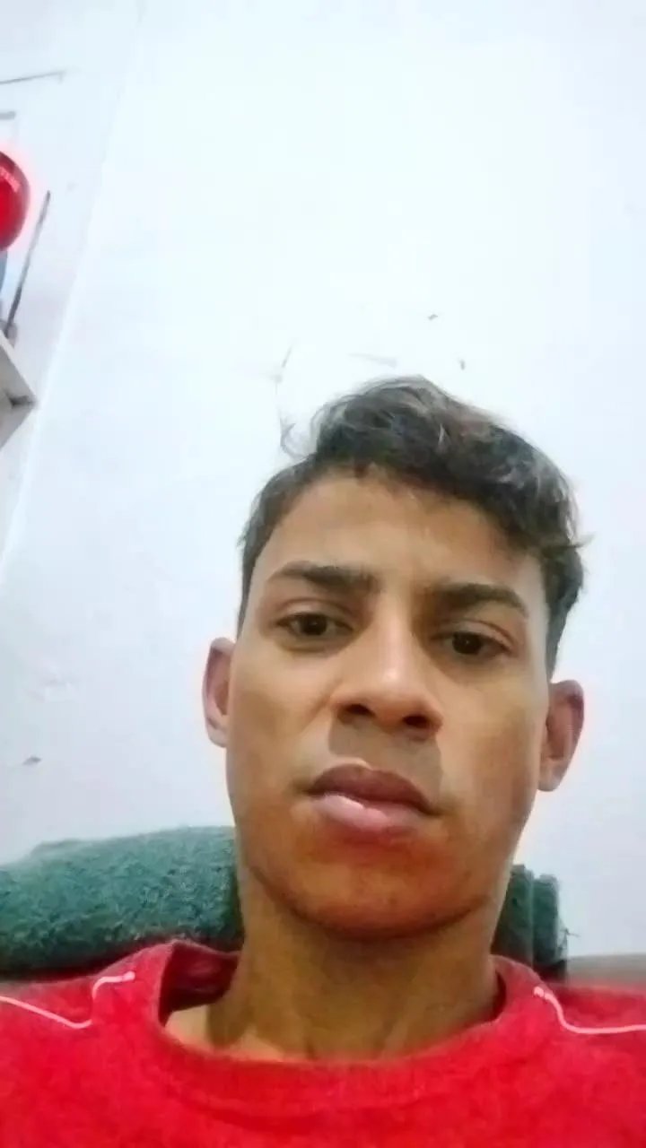 Offline Julioassis on Cam4