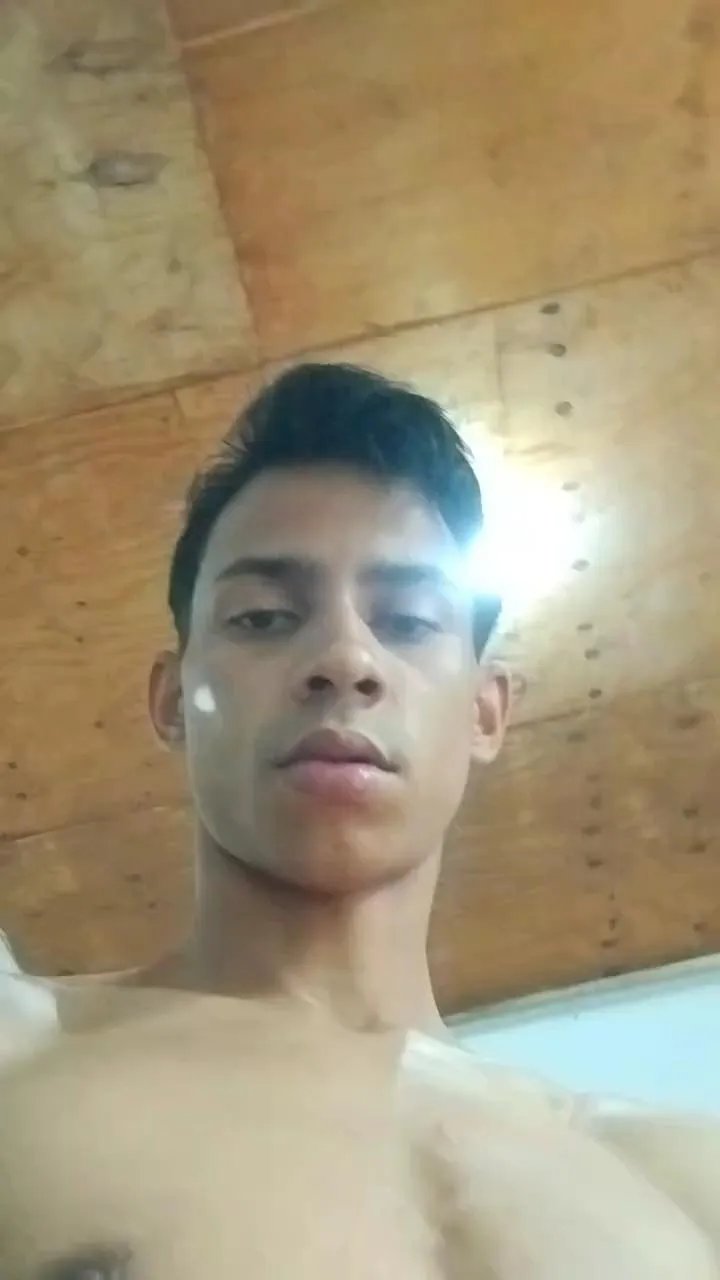 Offline Julioassis on Cam4