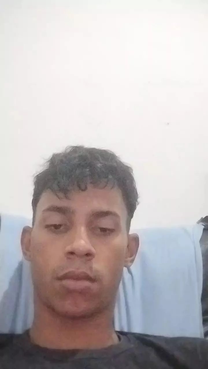 Offline Julioassis on Cam4