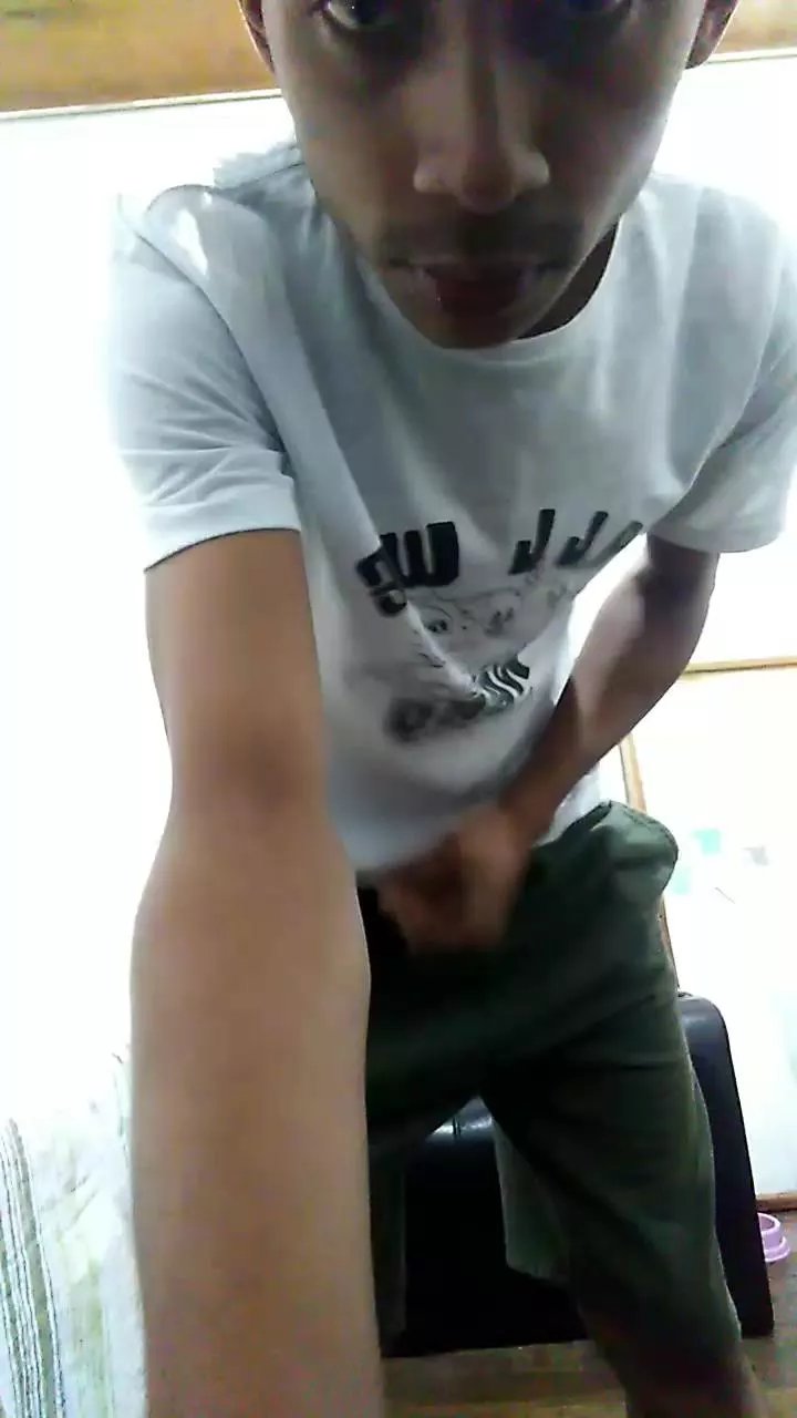 Offline Julioassis on Cam4