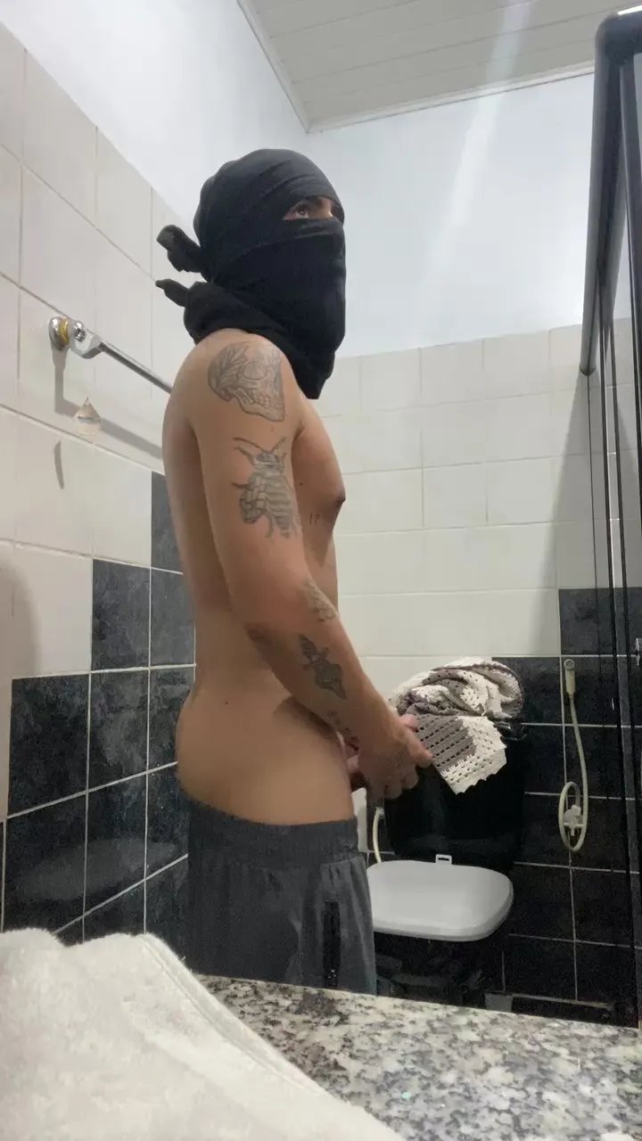 Offline Luannovin25 on Cam4