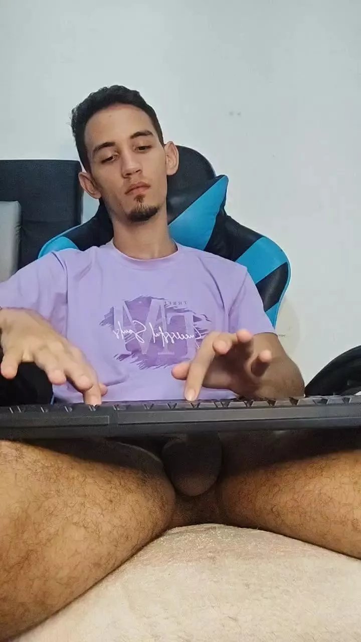 Offline LuisRico30 on Cam4