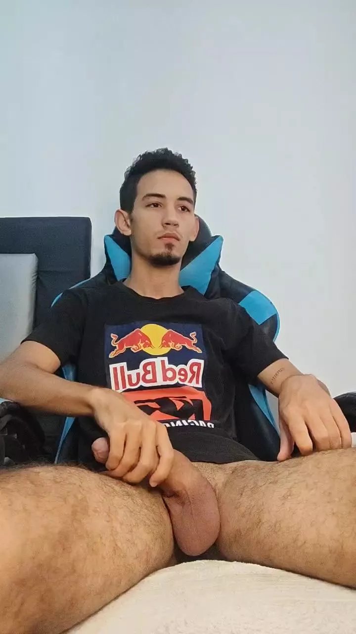 Offline LuisRico30 on Cam4