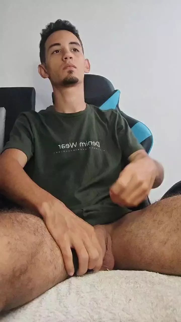 Offline LuisRico30 on Cam4