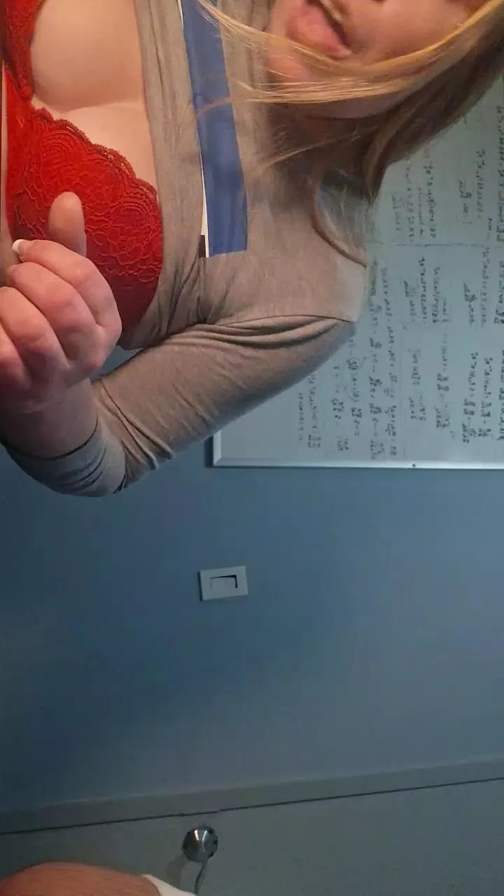 Offline Meowzer777 on Cam4