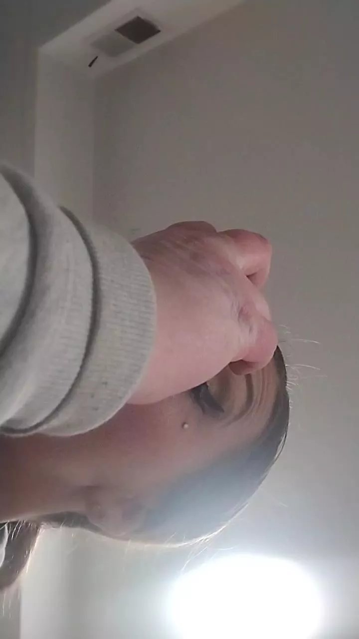 Offline Meowzer777 on Cam4