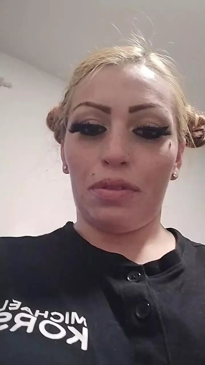 Offline Meowzer777 on Cam4