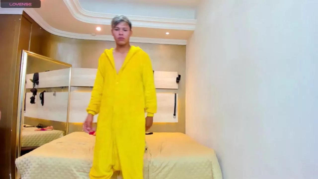 Offline Milky_Boyss on Cam4