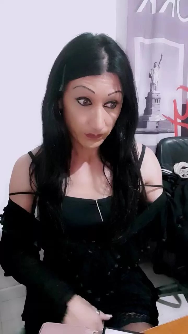 Offline MONYTRAVCD on Cam4