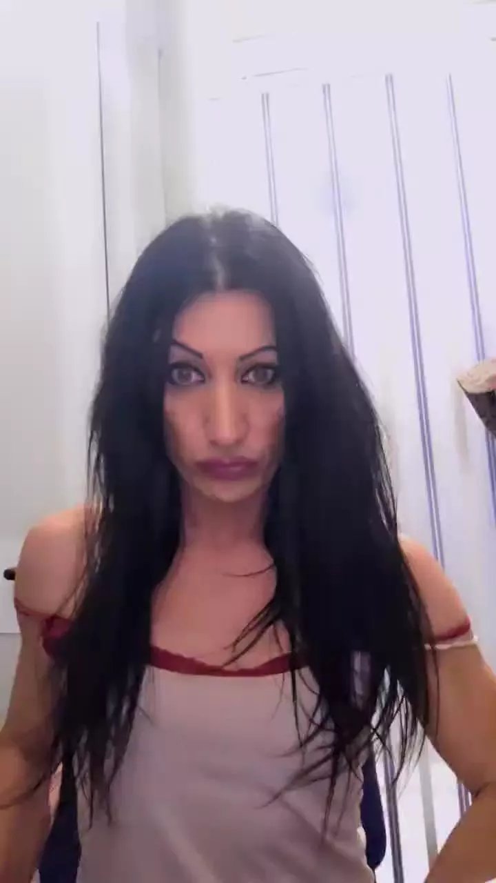 Offline MONYTRAVCD on Cam4