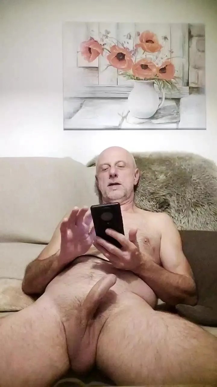 Offline newmanbody on Cam4