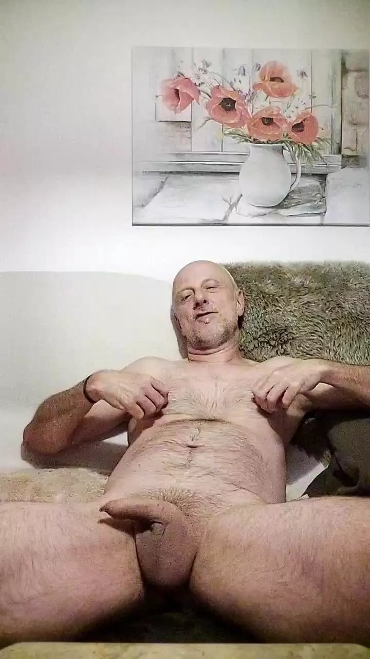 Offline newmanbody on Cam4