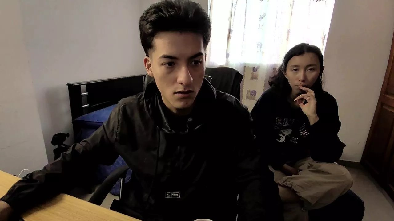 Offline RoseandViktor23 on Cam4