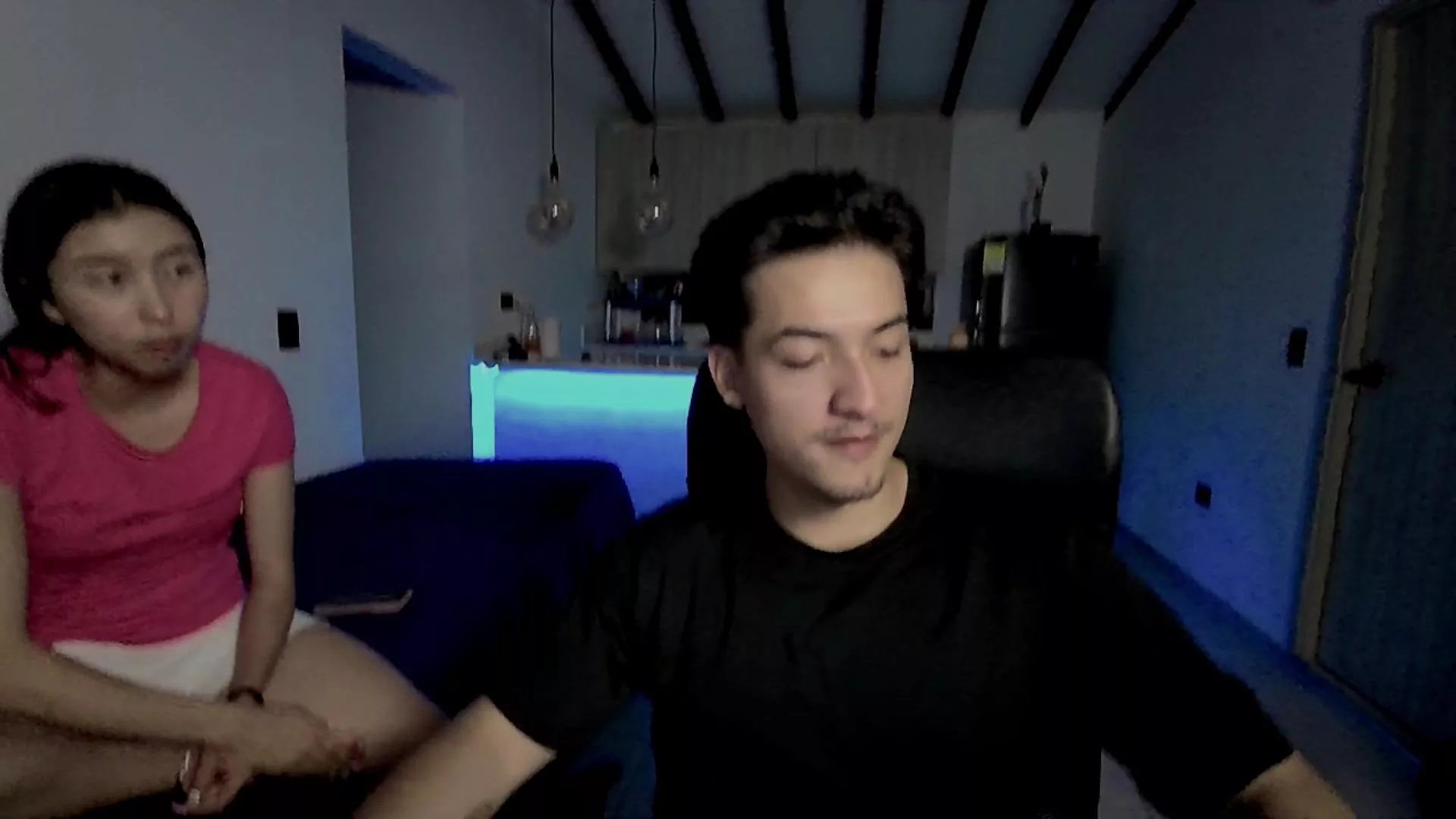 Offline RoseandViktor23 on Cam4