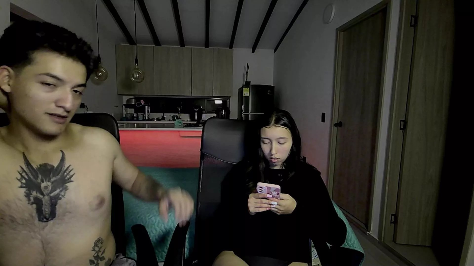 Offline RoseandViktor23 on Cam4