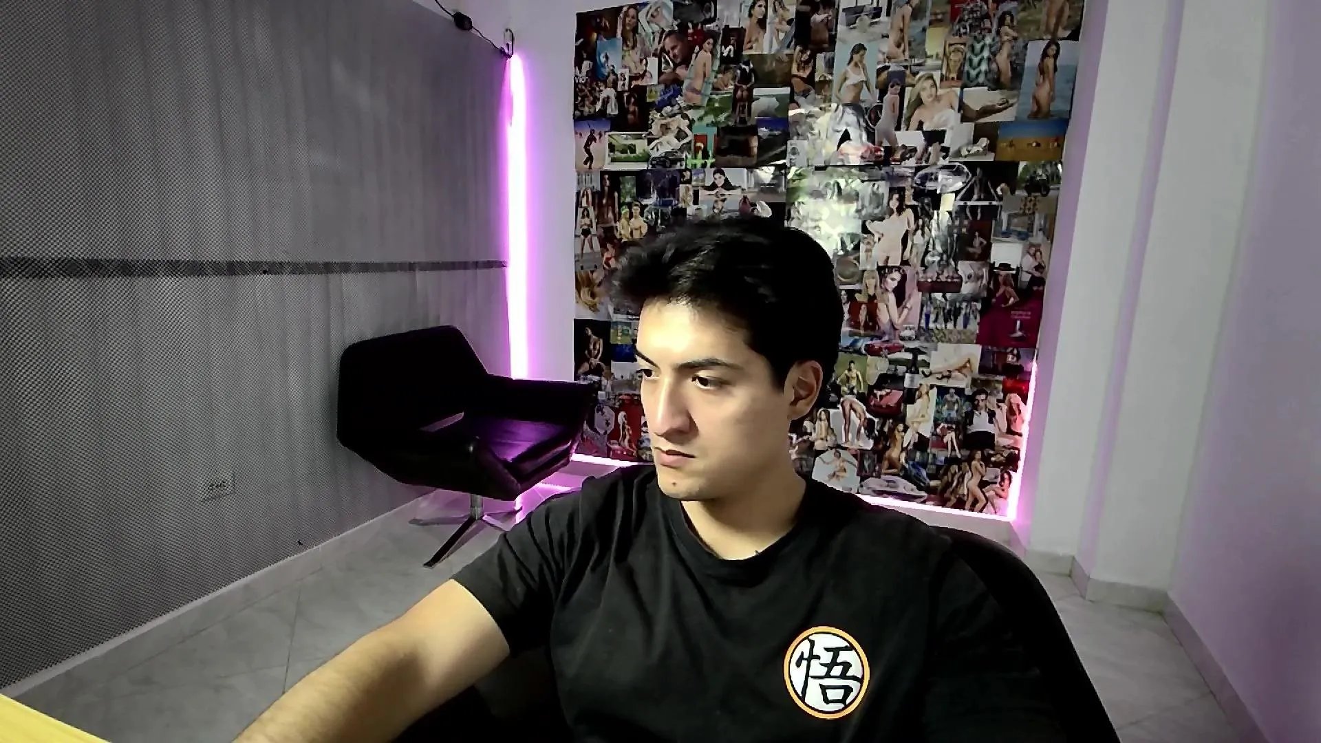 Offline RoseandViktor23 on Cam4