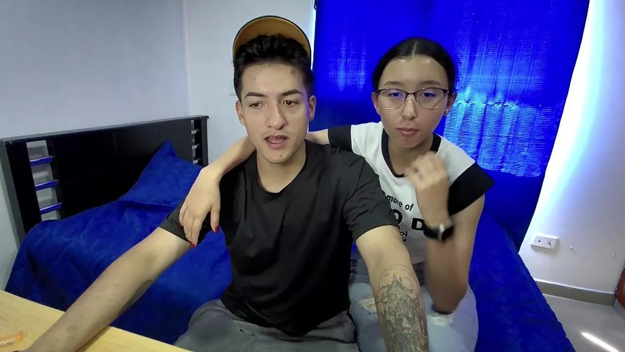 Offline RoseandViktor23 on Cam4