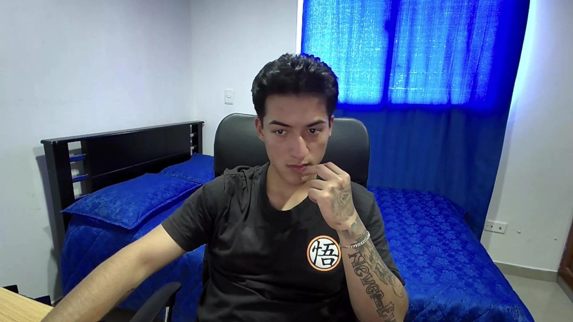 Offline RoseandViktor23 on Cam4