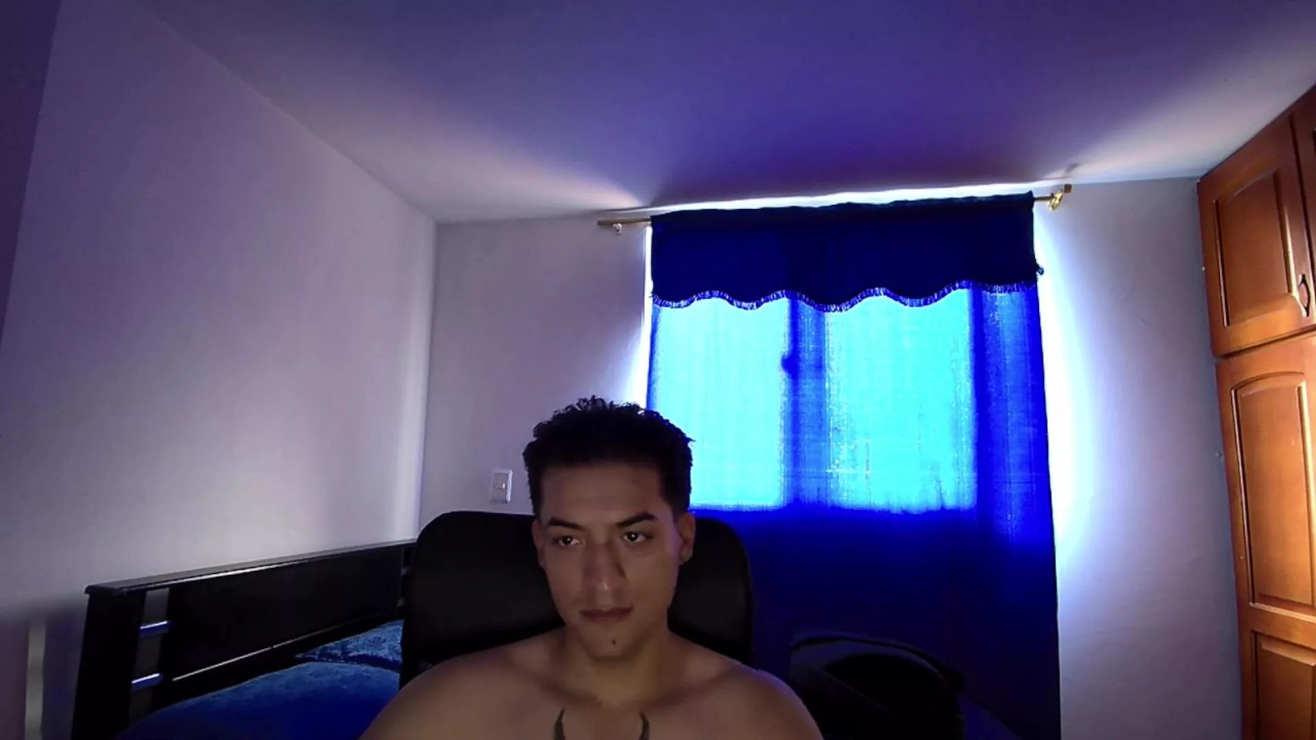 Offline RoseandViktor23 on Cam4