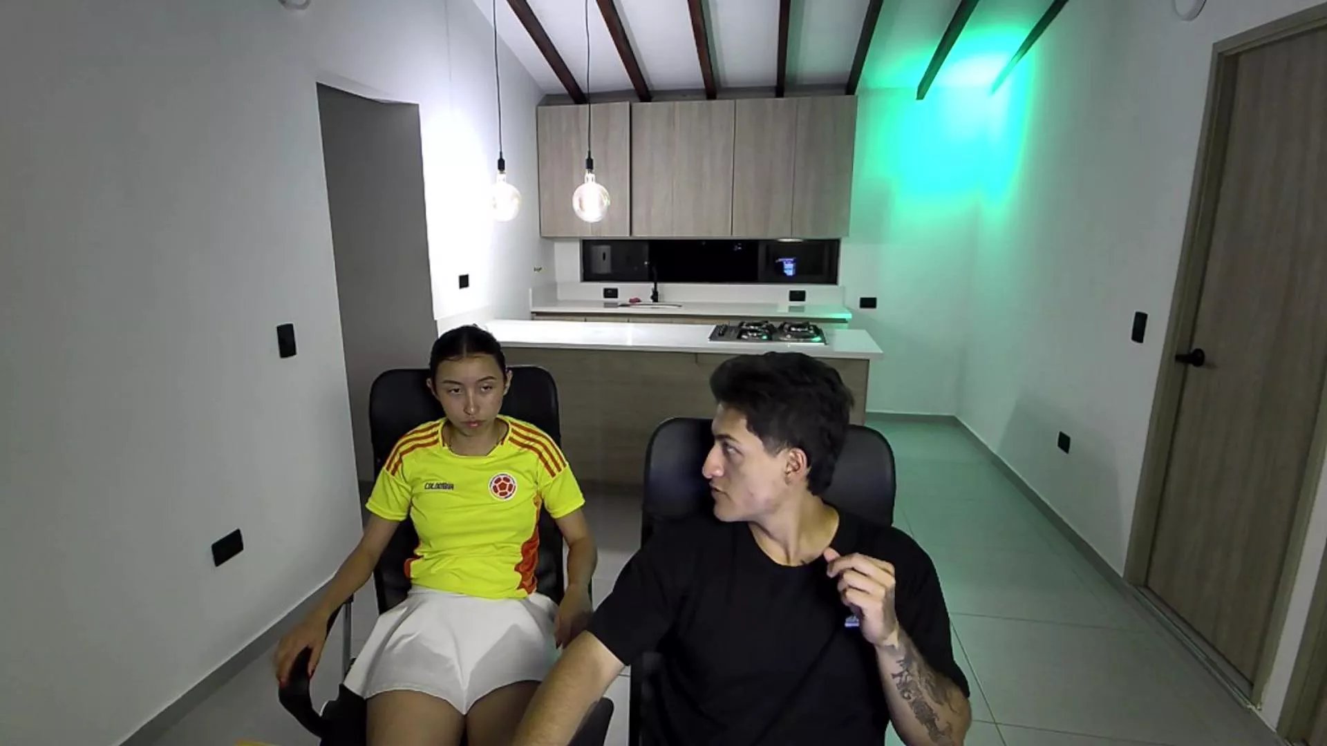 Offline RoseandViktor23 on Cam4