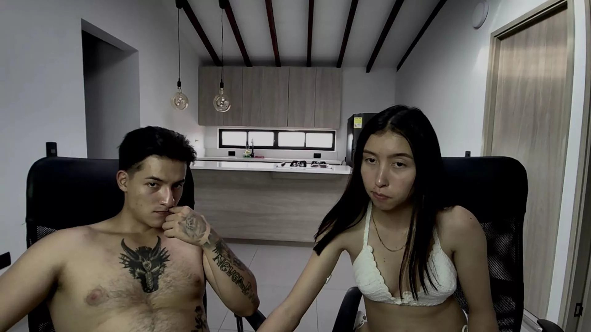 Offline RoseandViktor23 on Cam4