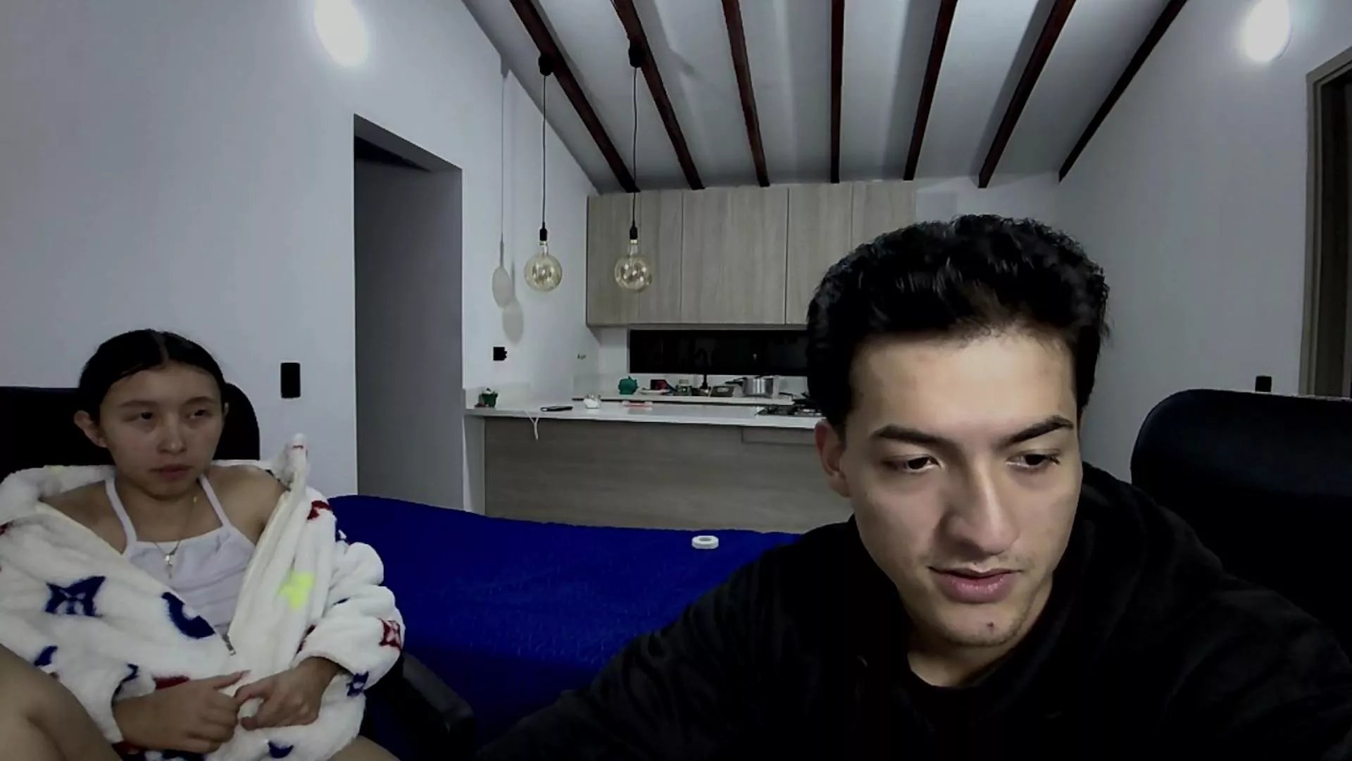 Offline RoseandViktor23 on Cam4