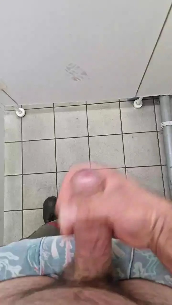 Offline sexyboy8650 on Cam4