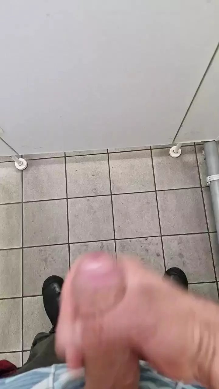 Offline sexyboy8650 on Cam4