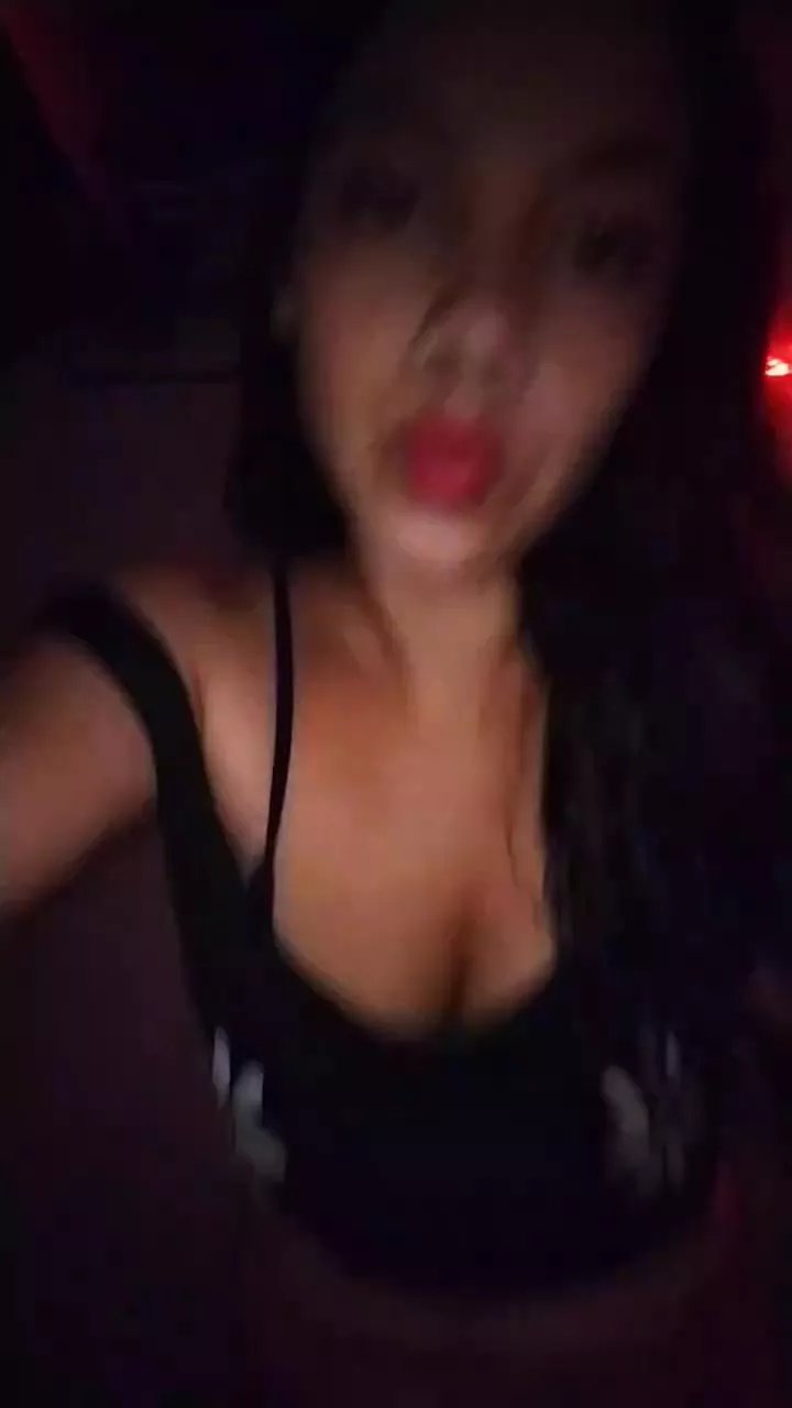 Offline sweet_scarlett_ on Cam4