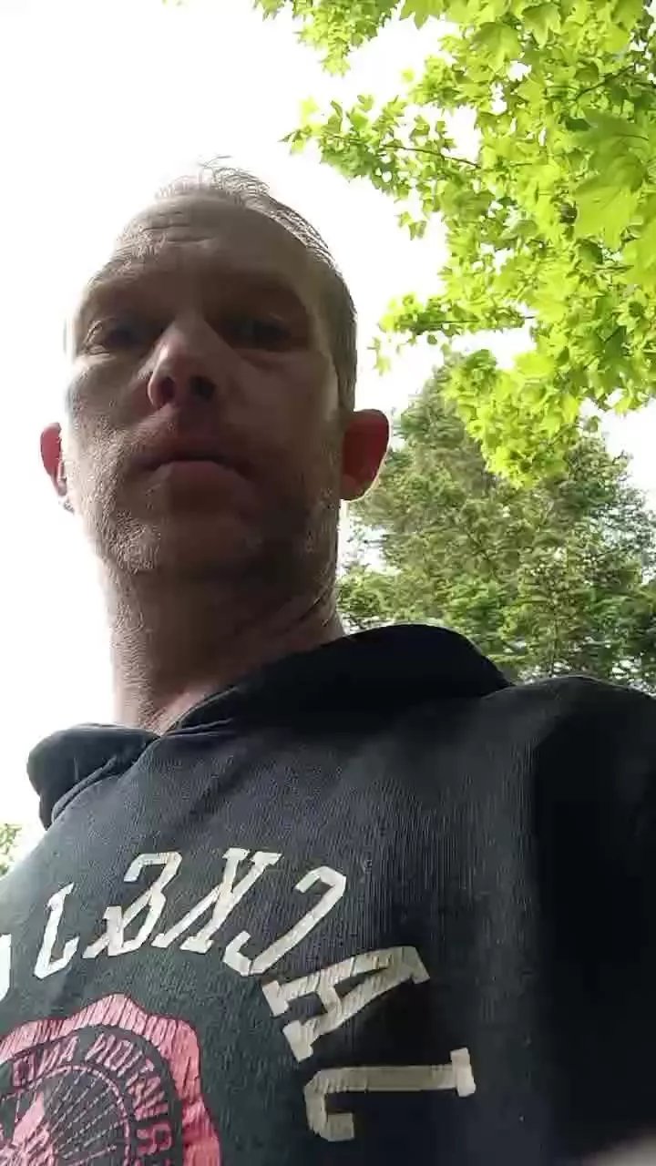 Offline Trolls37 on Cam4