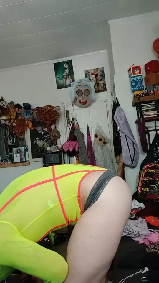 Offline Zombieloser22 on Cam4