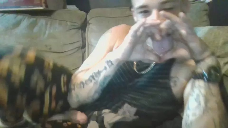 Offline Zombieloser22 on Cam4