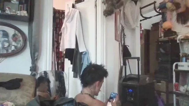 Offline Zombieloser22 on Cam4