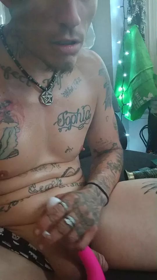 Offline Zombieloser22 on Cam4