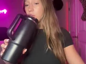 Explore naked performer Brielledaviss brielledaviss from Chaturbate