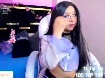 Freechat moon_water__ on Chaturbate