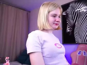 Explore slutty camslut Phyllisearney phyllisearney from Chaturbate